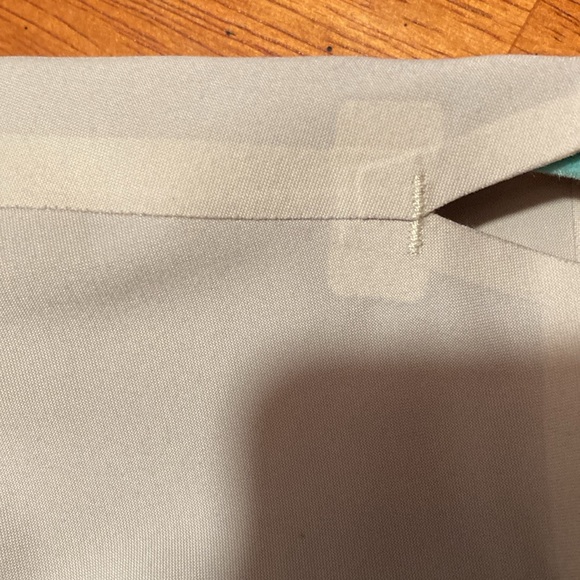 Top-Atheleta tailored long sleeveless light gray button down, office or beach - Picture 15 of 15